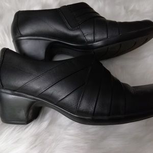 Clarks Black leather Shoes Size 9.5